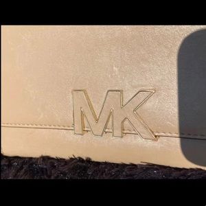 Micheal kors nude wallet